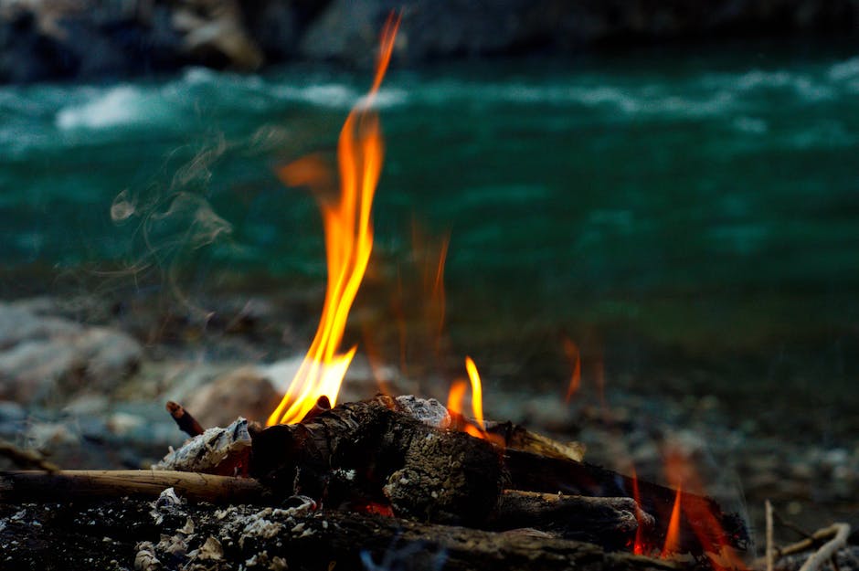 Warum Raucht Holz im Kamin? Wir klären auf und geben Tipps zur Vermeidung